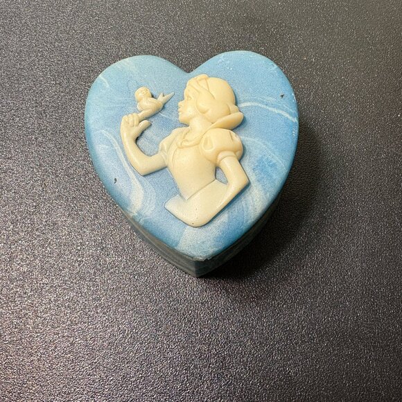 Disney Other - DISNEY Snow White Heart Shaped Soapstone Trinket Box